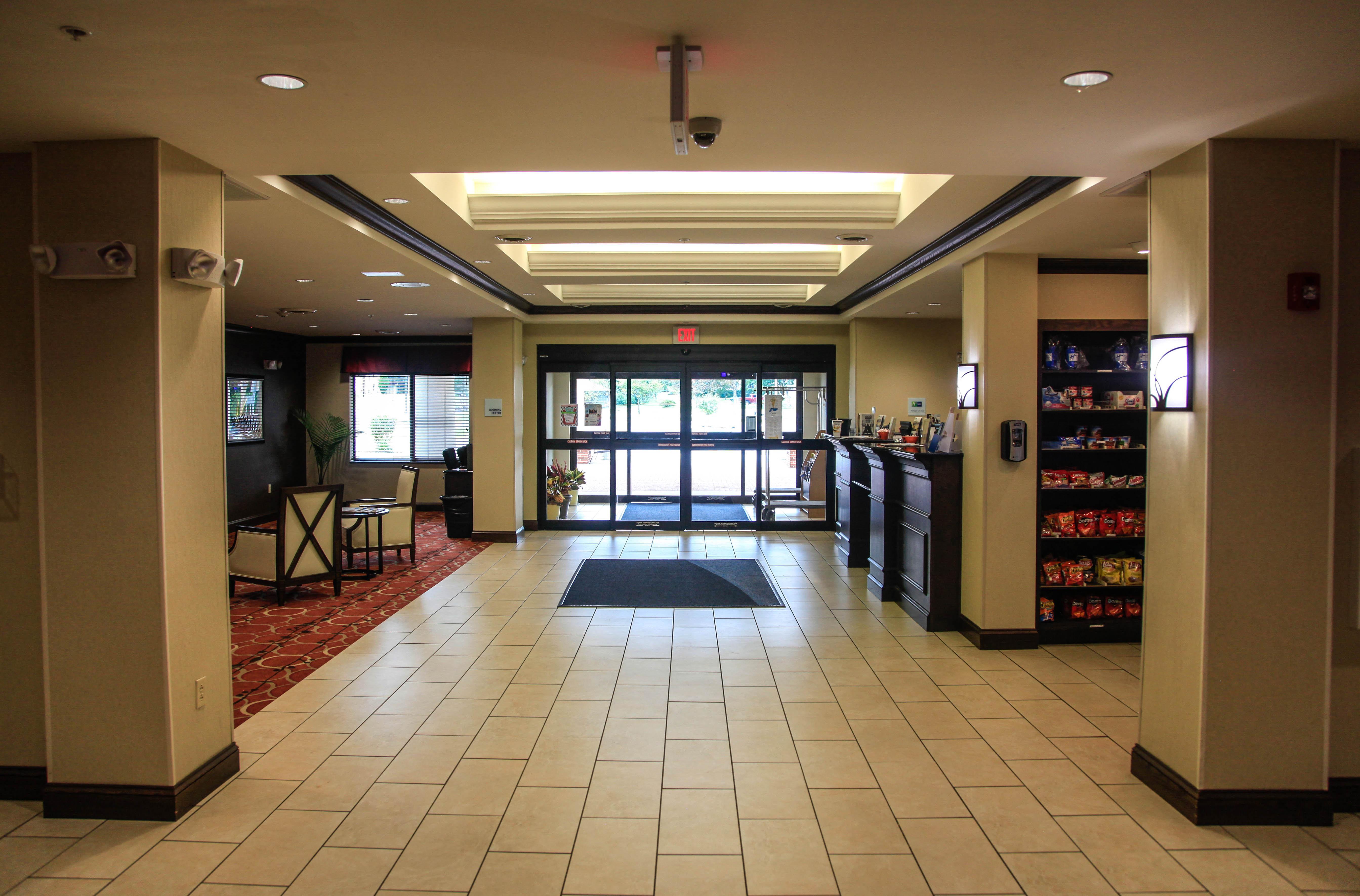 智选假日套房酒店-勒维尔/坎伯兰 拉瓦莱 外观 照片